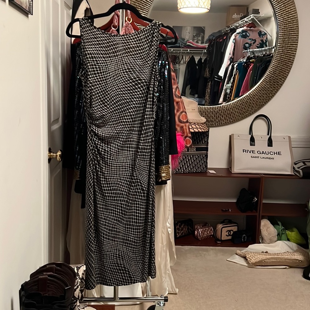 Diane Von Furstenberg 100% silk draped dress